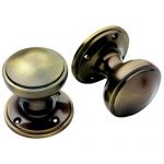 Victorian Style Antique Brass Door Knobs - Unsprung (XL97)